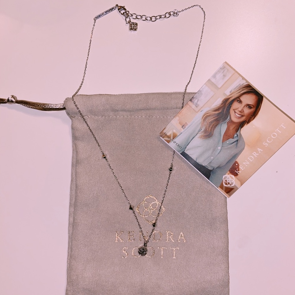 Kendra Scott necklace